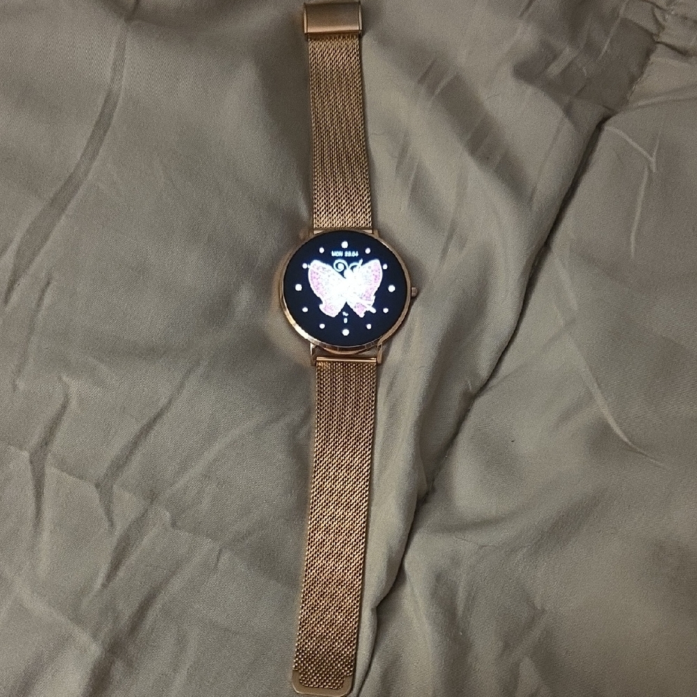 Rose Gold Smartwatch with Mesh Band
